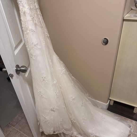 Oleg Cassini wedding dress ivory size 4 - Picture 3 of 11